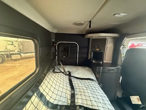 2027 Peterbilt 589 - image 8