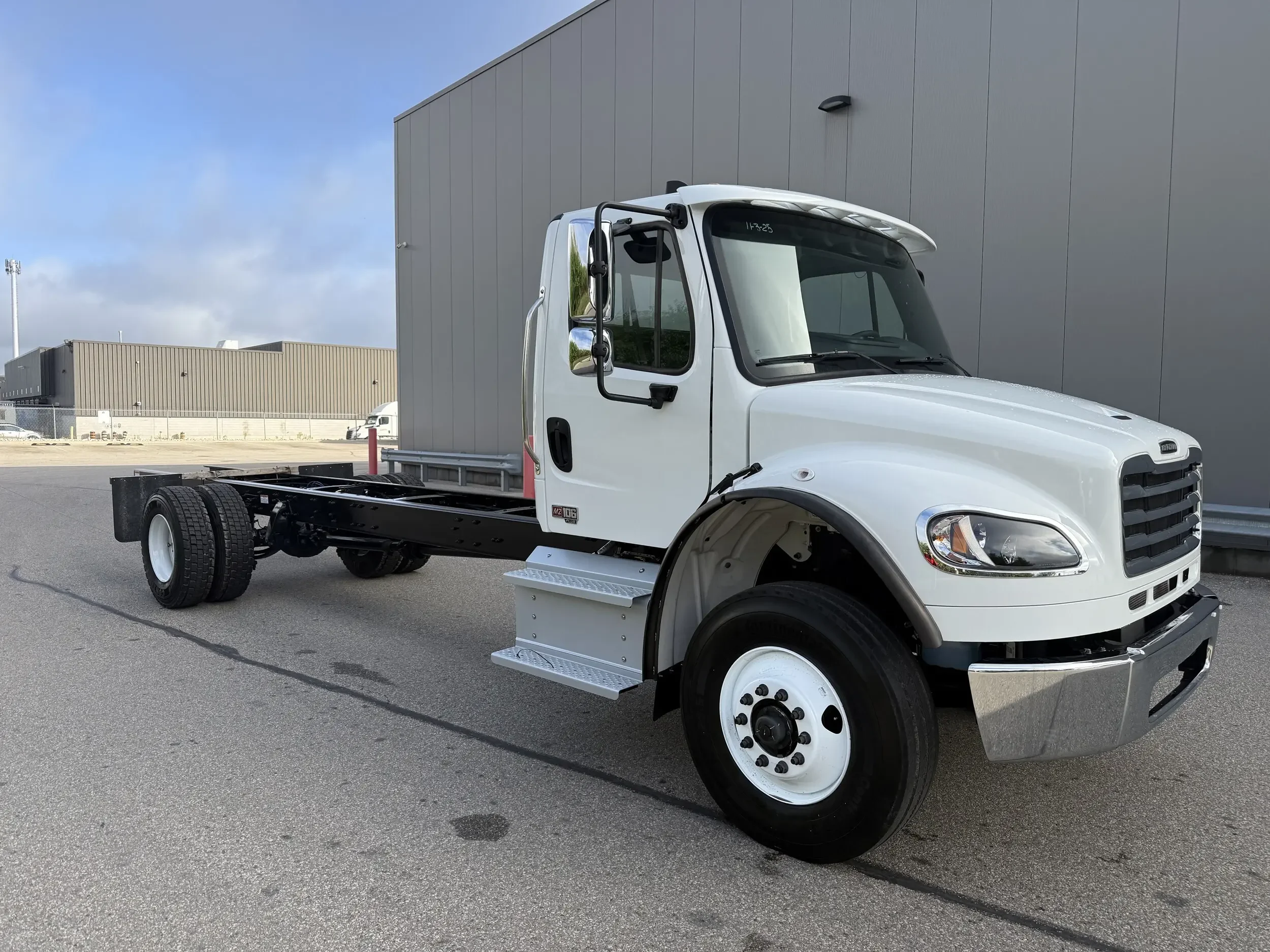 2026 Freightliner M2 106 in Cambridge, ON — photo 2