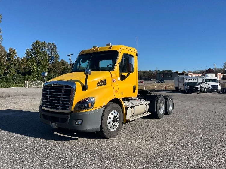 2019 Freightliner Cascadia in Martinsville, VA — photo 3
