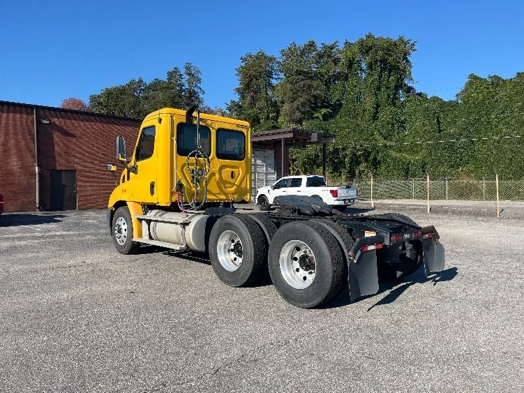 2019 Freightliner Cascadia in Martinsville, VA — photo 5