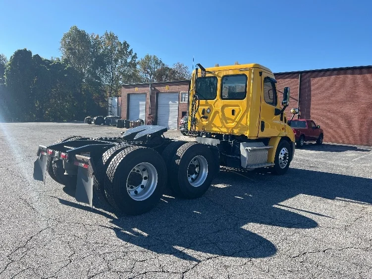 2019 Freightliner Cascadia in Martinsville, VA — photo 7