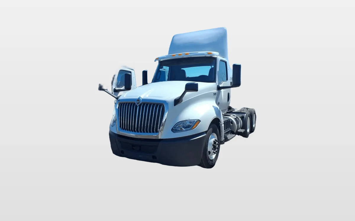 2018 International LT - image 1