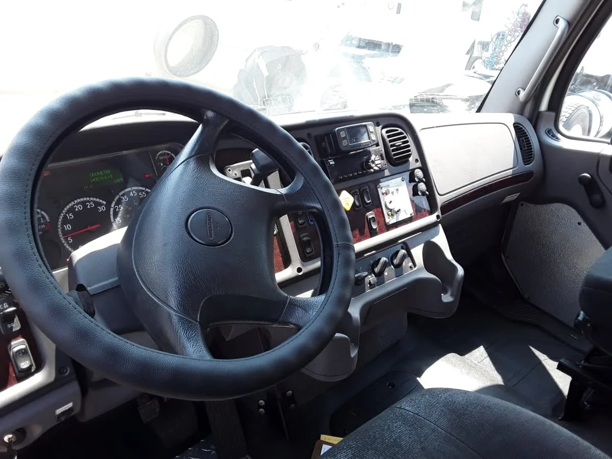 2019 Freightliner M2 106 - image 7