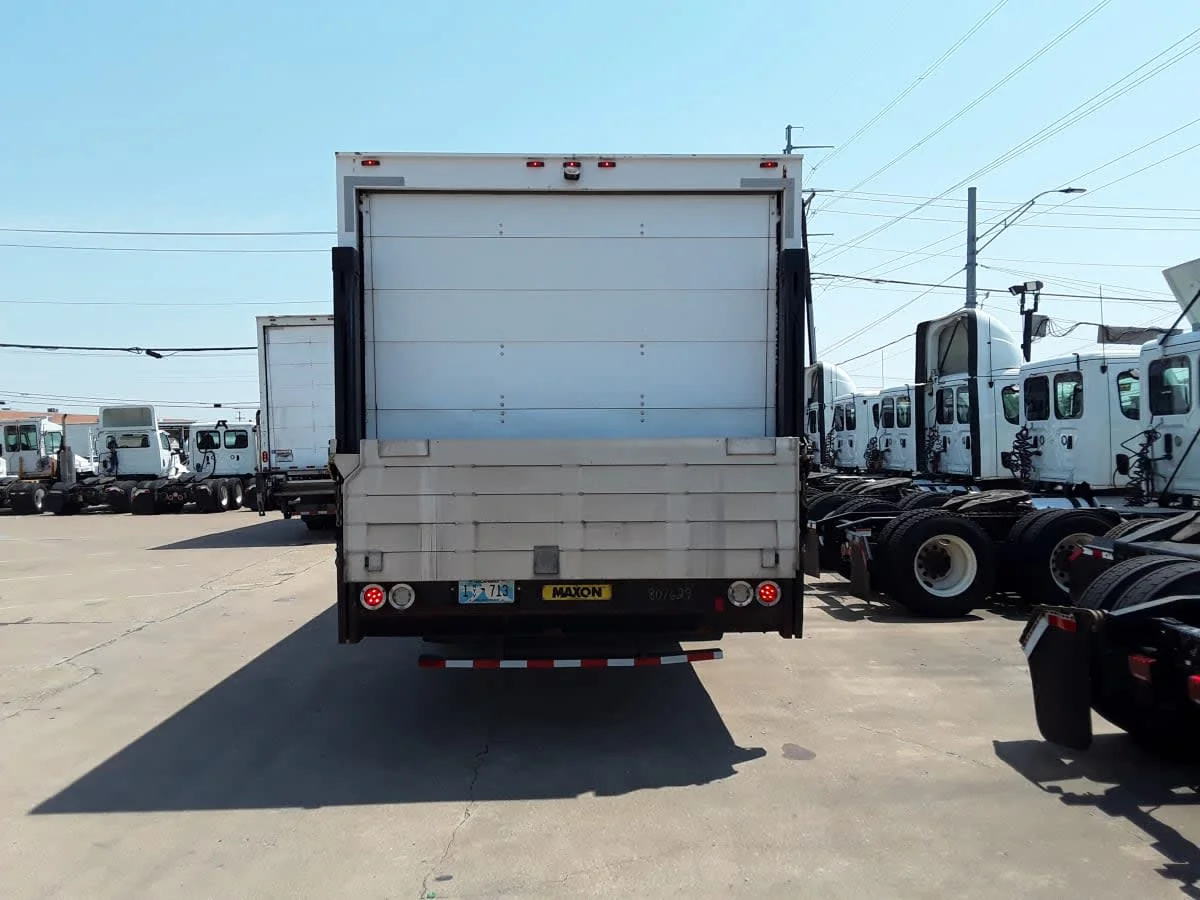 2019 Freightliner M2 106 - image 5
