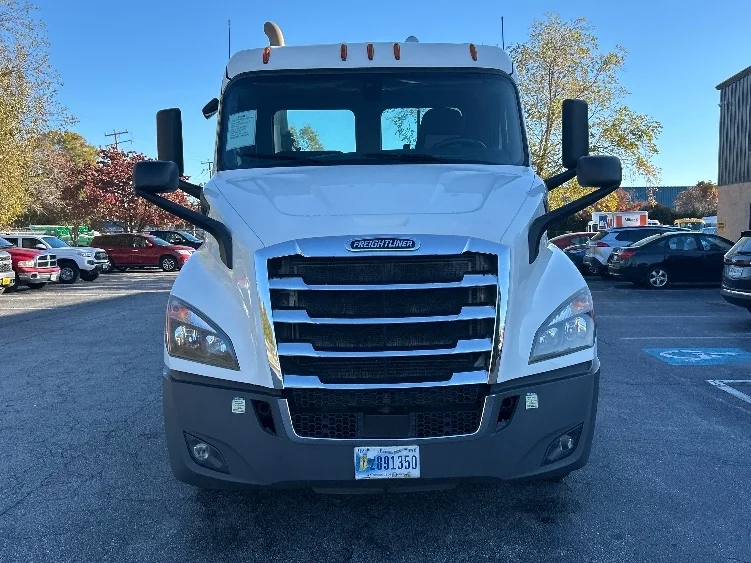 2020 Freightliner Cascadia in Prince George, VA — photo 2
