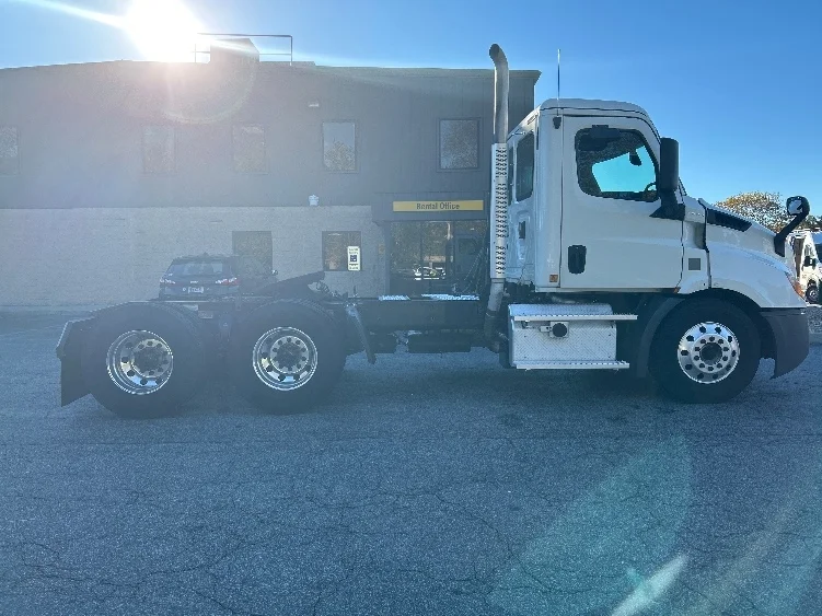 2020 Freightliner Cascadia in Prince George, VA — photo 8
