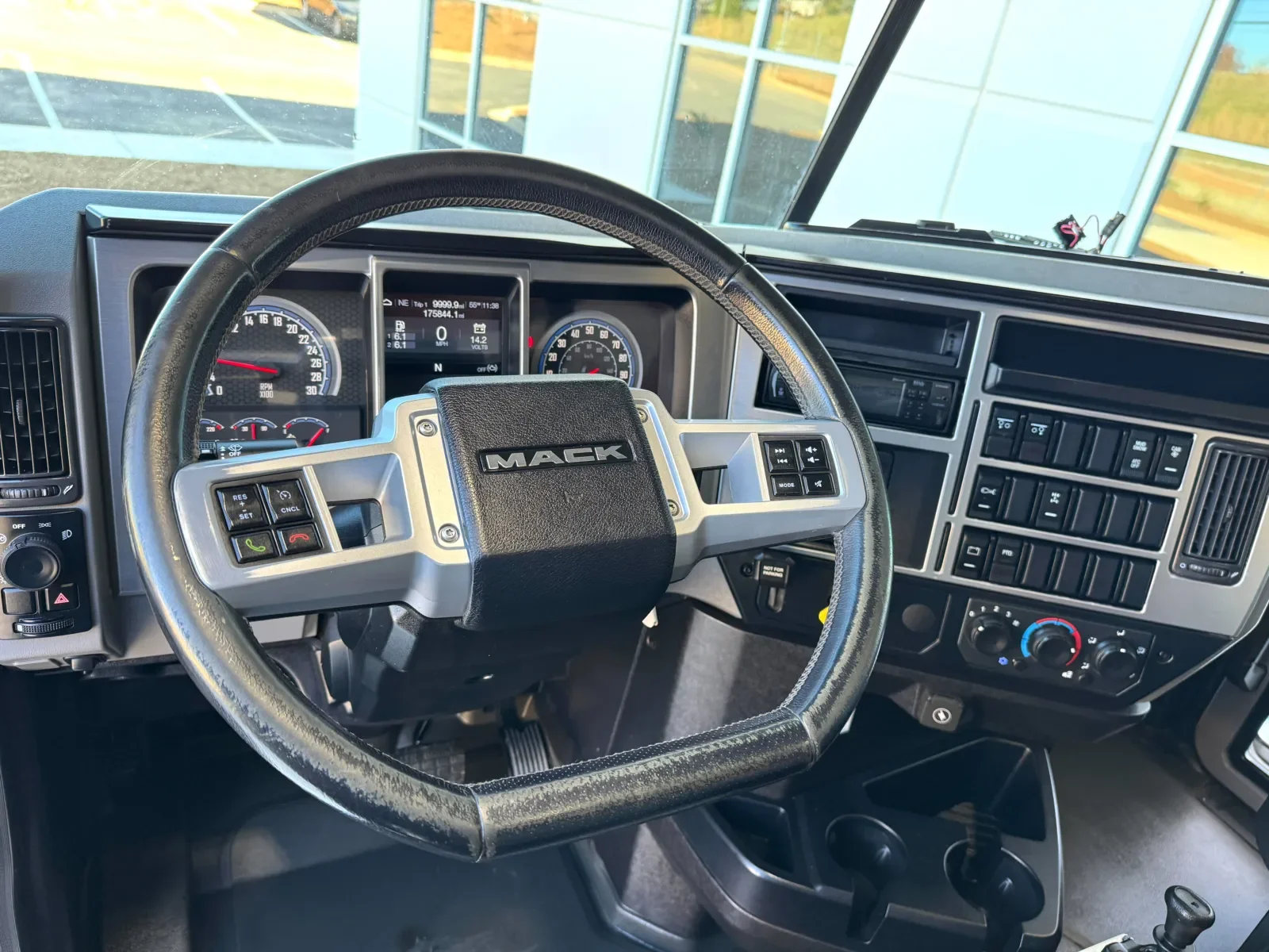 2022 Mack Granite - image 17