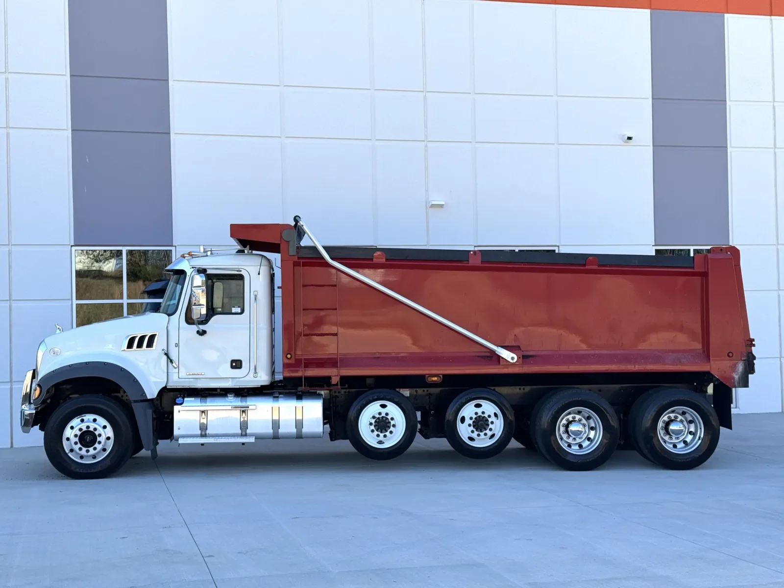 2022 Mack Granite - image 5