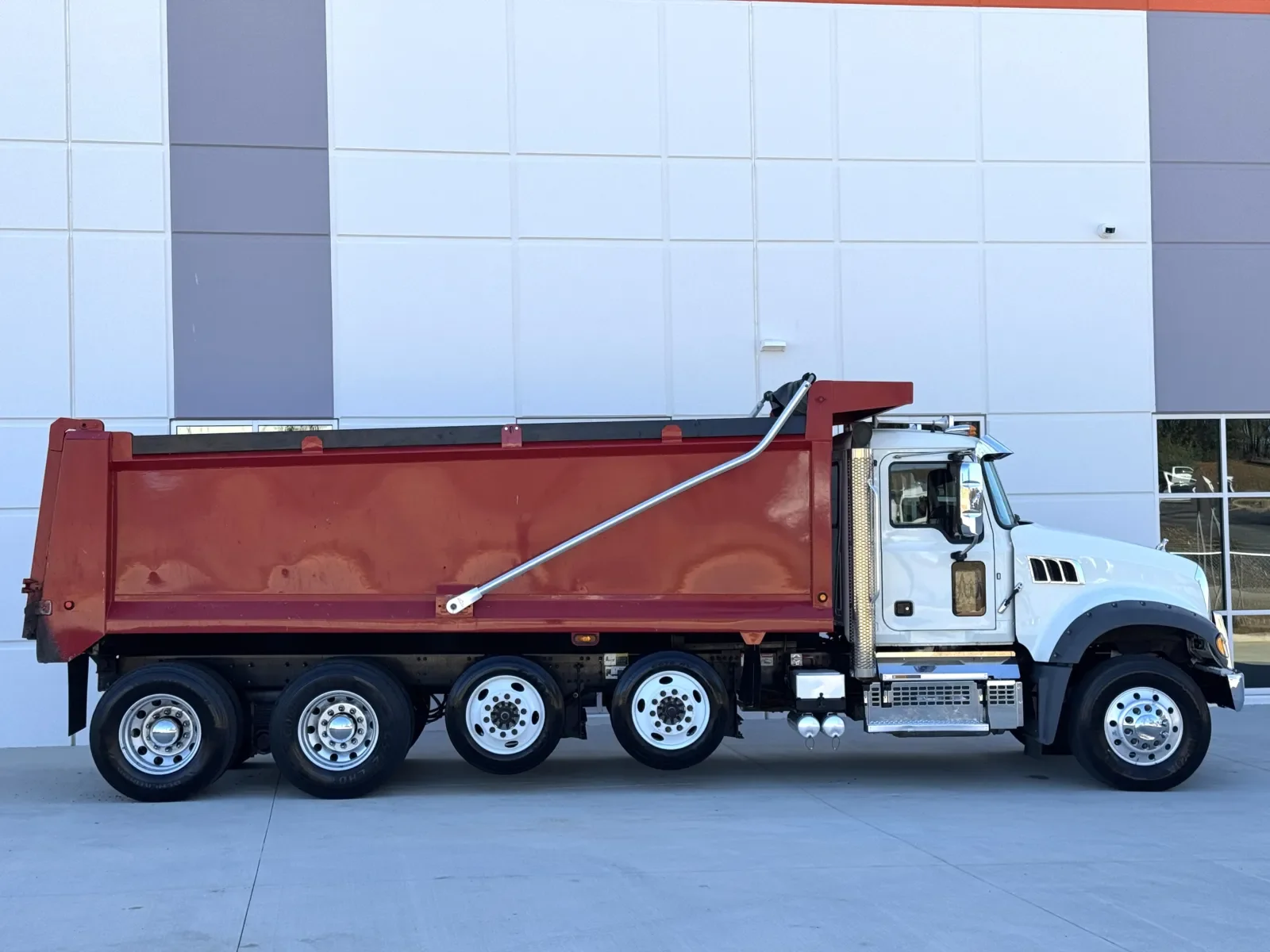 2022 Mack Granite - image 4