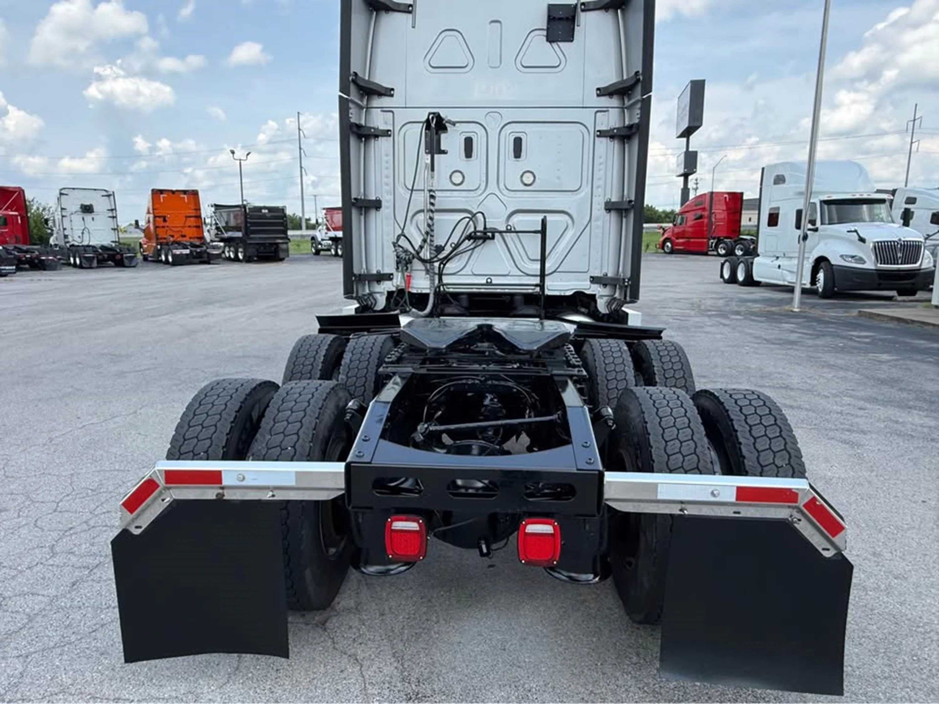 2020 Freightliner Cascadia in Franklin, KY — photo 5