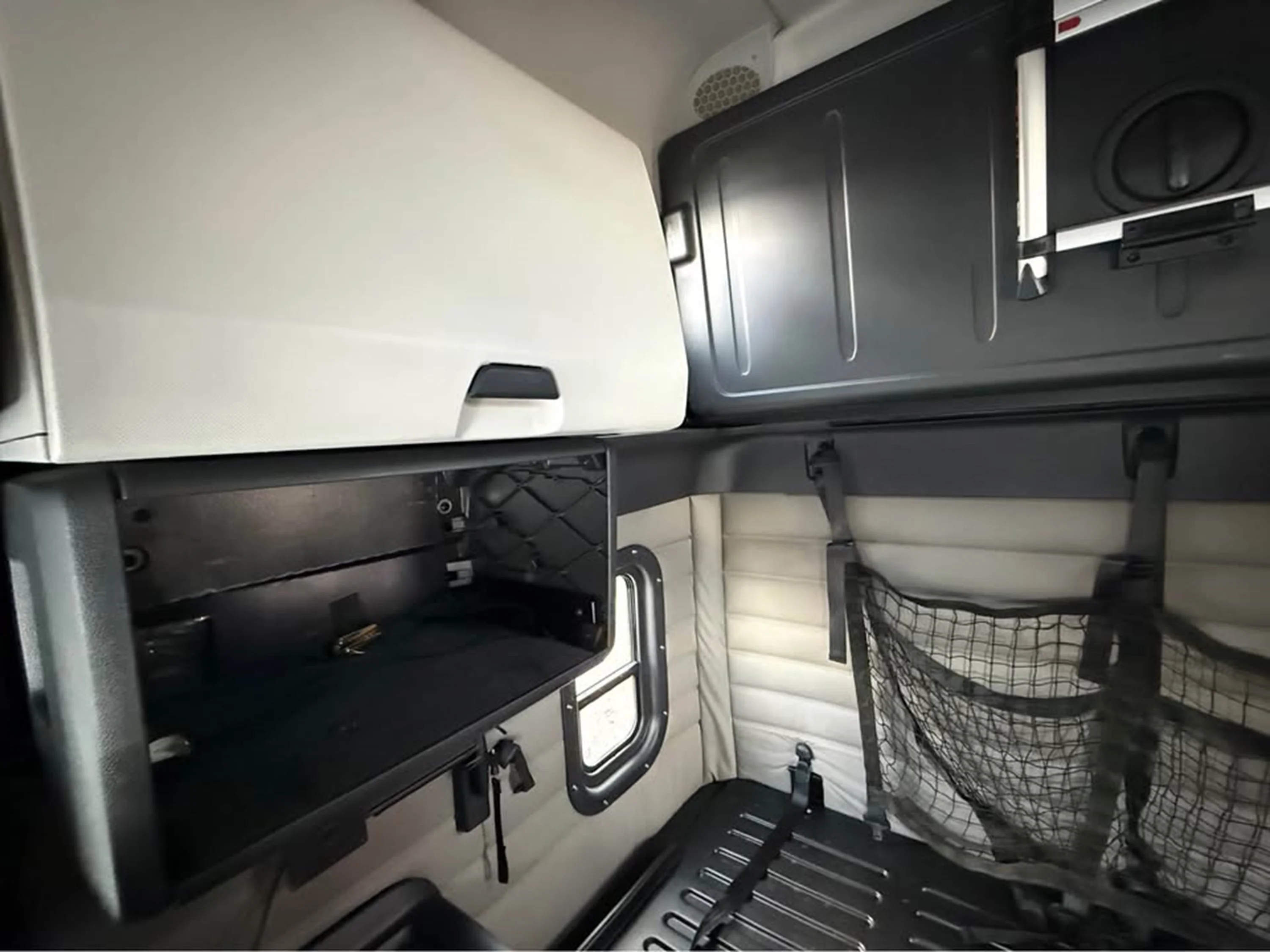 2020 Freightliner Cascadia in Franklin, KY — photo 9