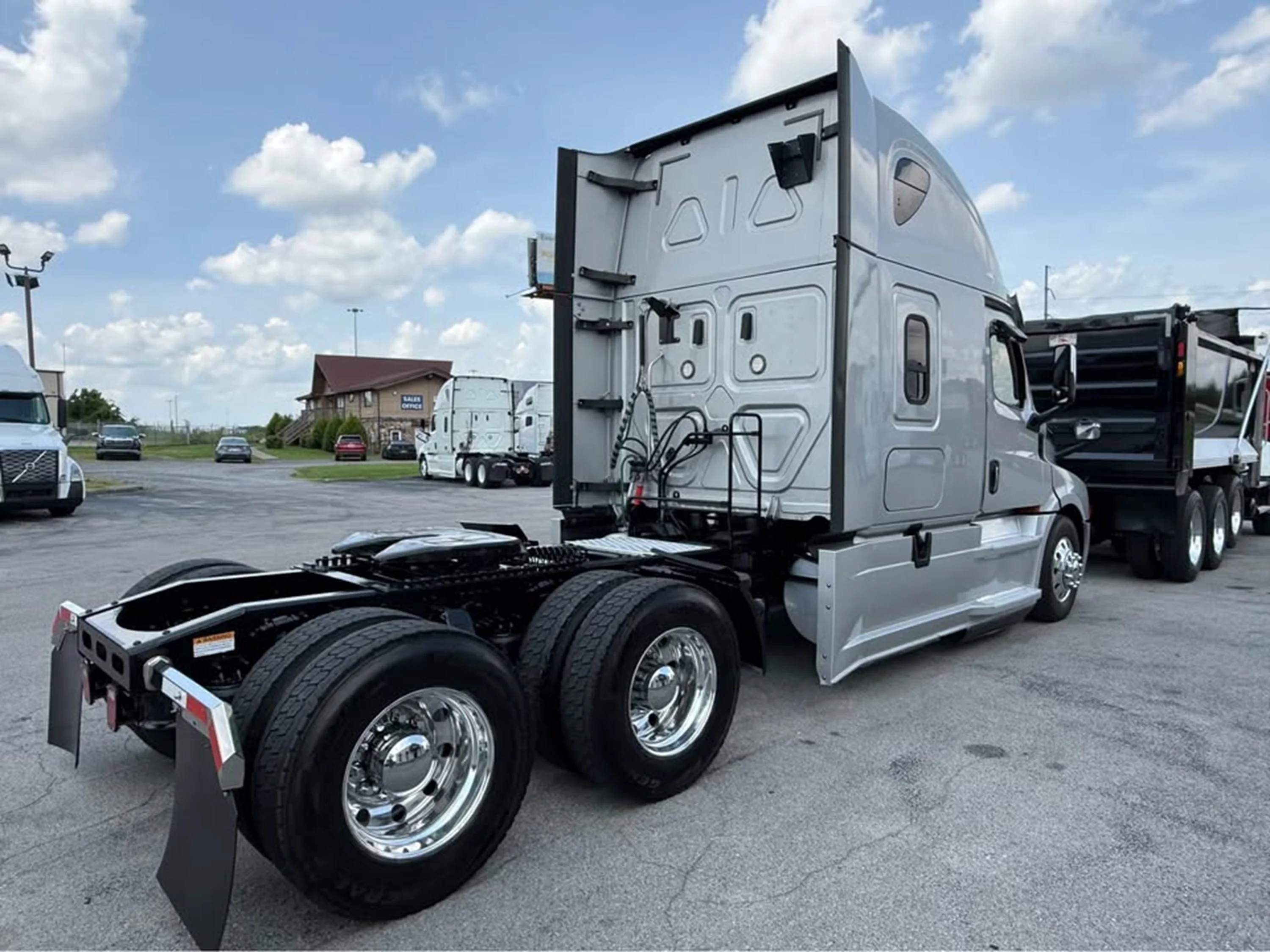 2020 Freightliner Cascadia in Franklin, KY — photo 3