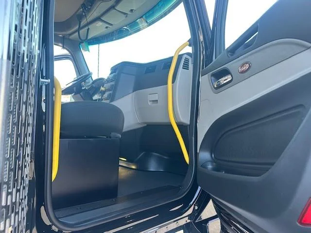 2027 Peterbilt 567 - image 17