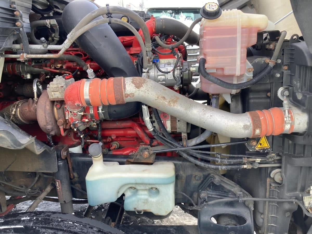 2019 International LT in Springfield, MA — photo 8