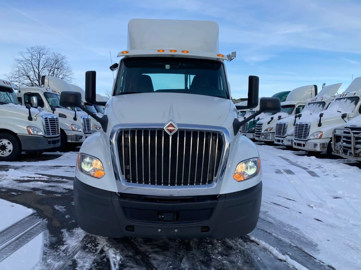 2019 International LT in Springfield, MA — photo 2