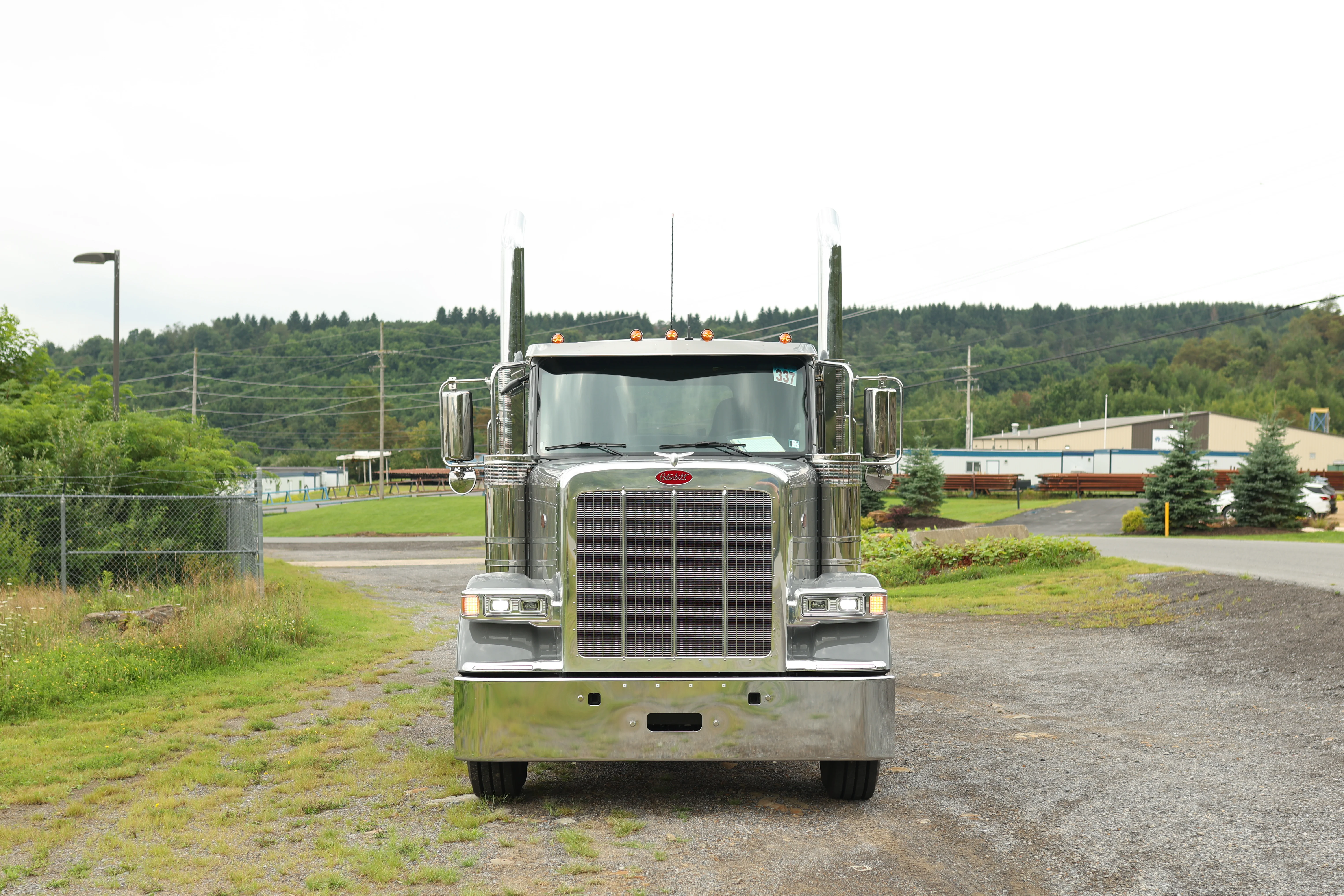 2027 Peterbilt 589 in Clearfield, PA — photo 2