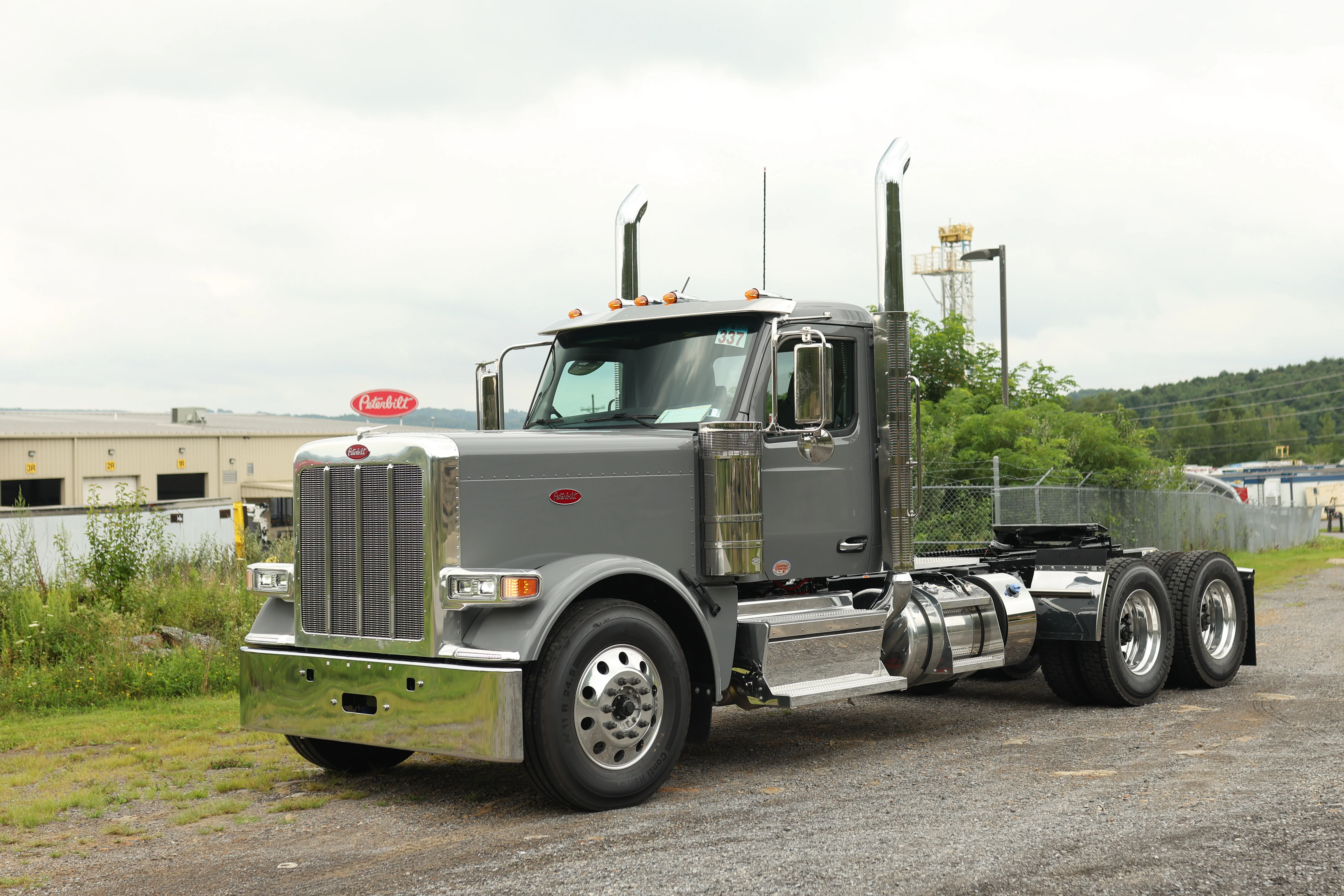 2027 Peterbilt 589 in Clearfield, PA
