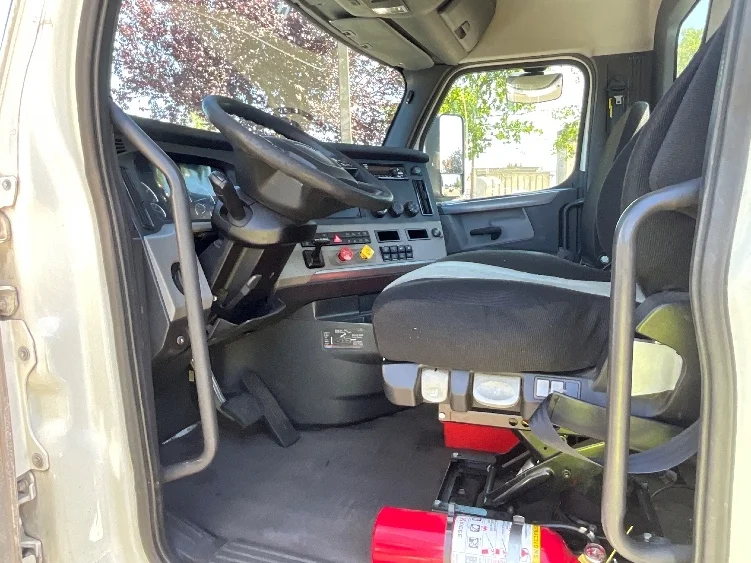 2020 Freightliner Cascadia in Portland, OR — photo 10