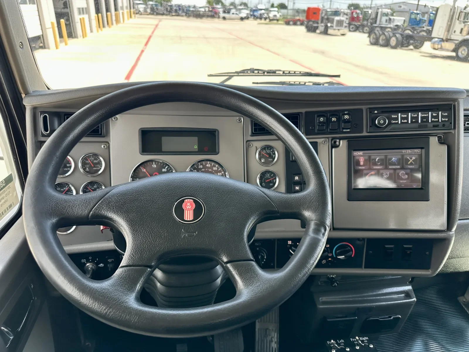 2013 Kenworth T270 in Hutchins, TX — photo 16