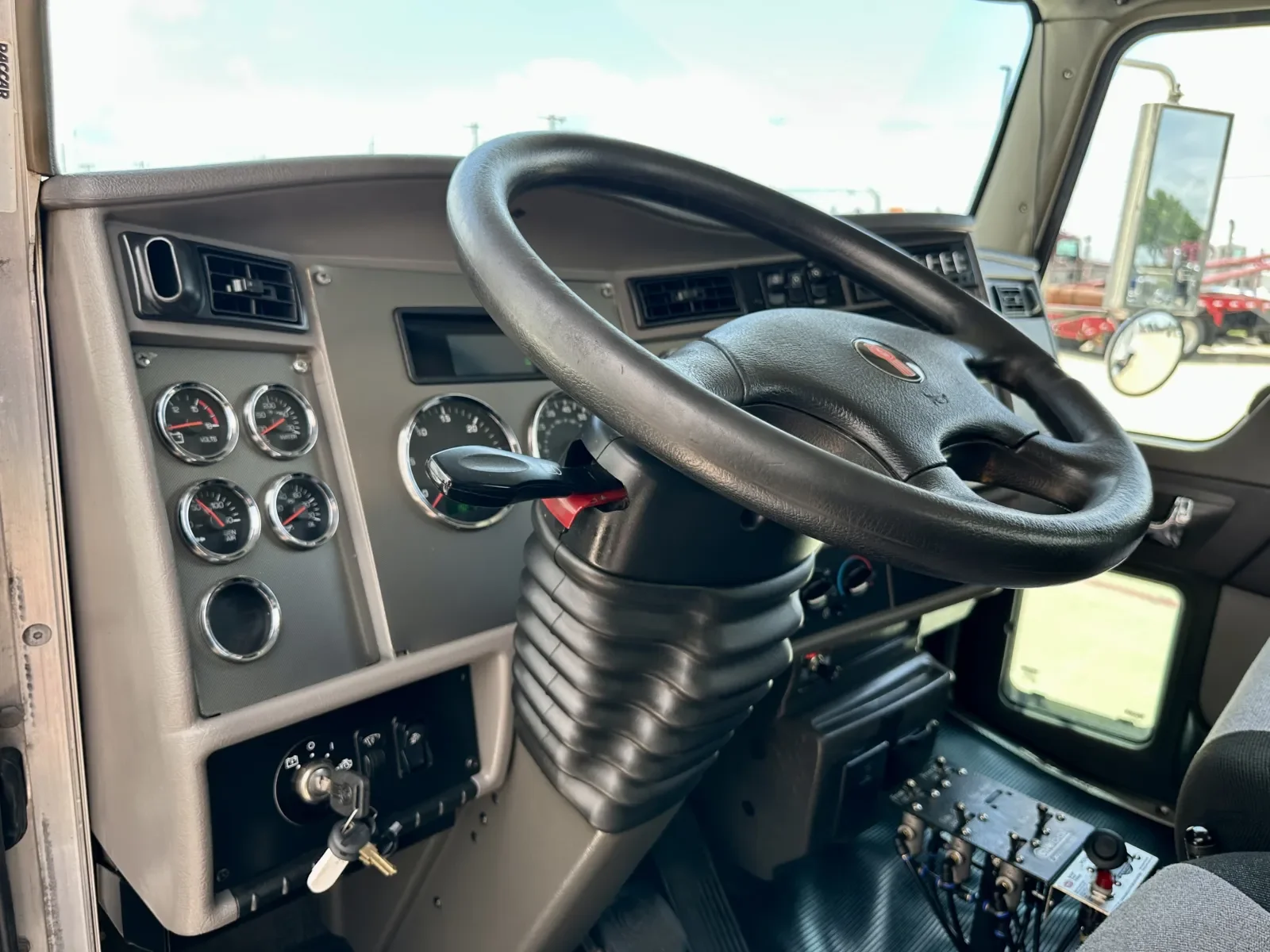 2013 Kenworth T270 in Hutchins, TX — photo 15