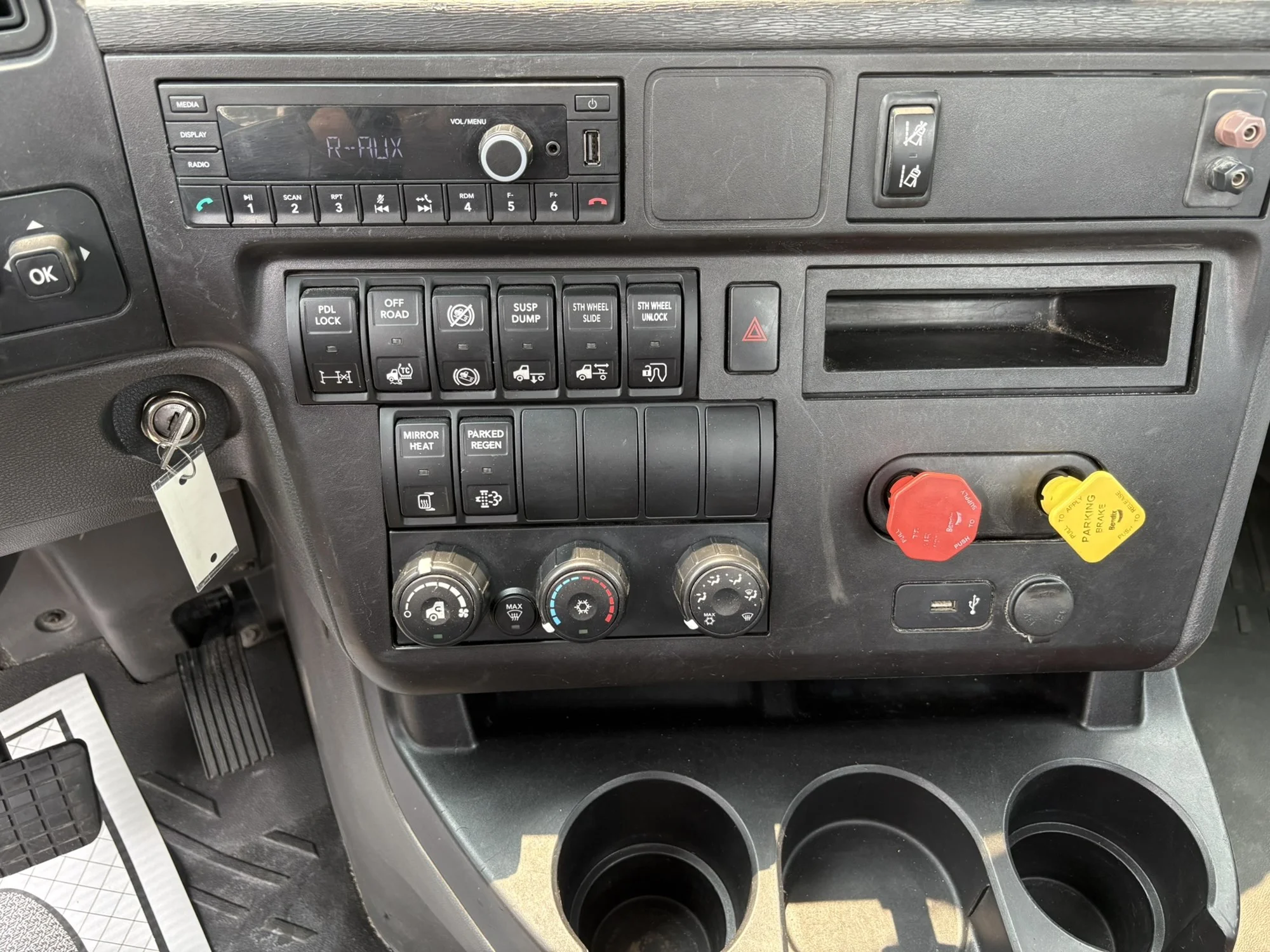 2021 International LT in West Michigan International, MI — photo 16