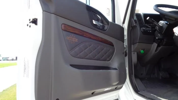 2027 International RH — photo 10