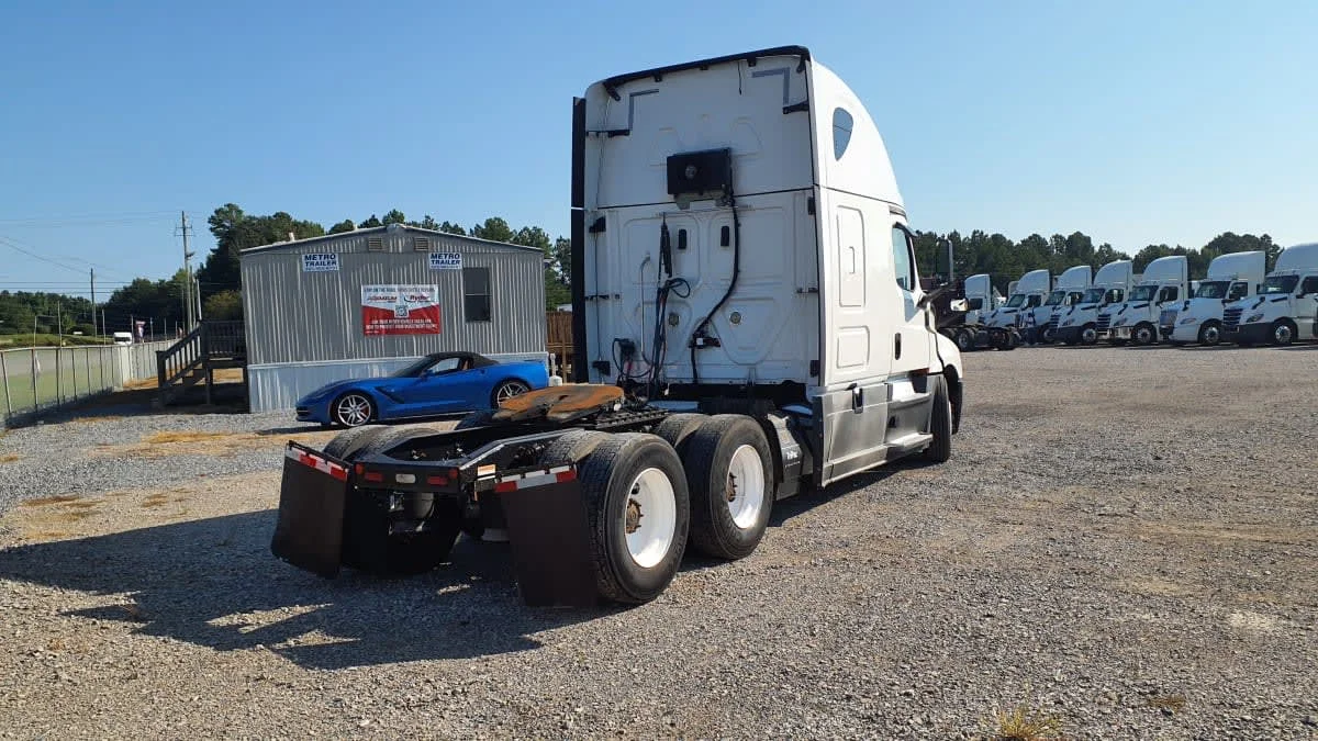 2019 Freightliner Cascadia in Birmingham, AL — photo 4