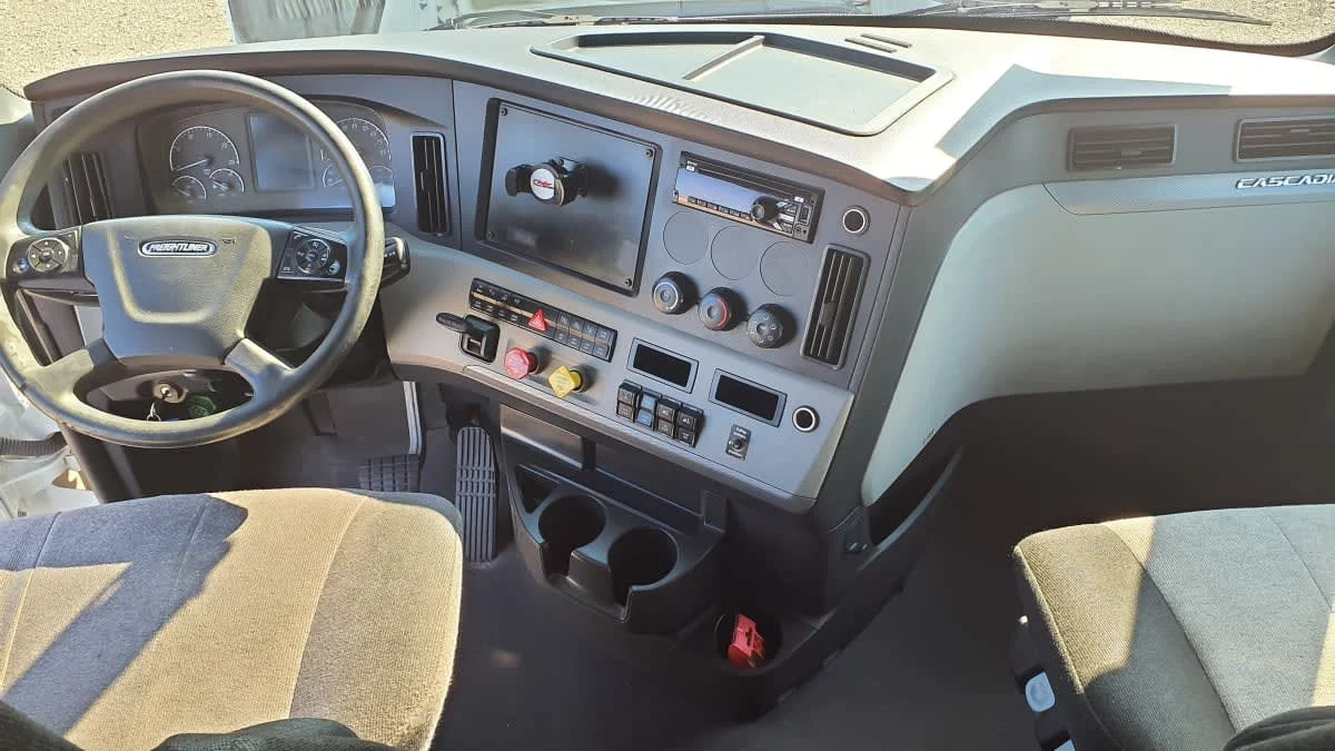 2019 Freightliner Cascadia in Birmingham, AL — photo 7
