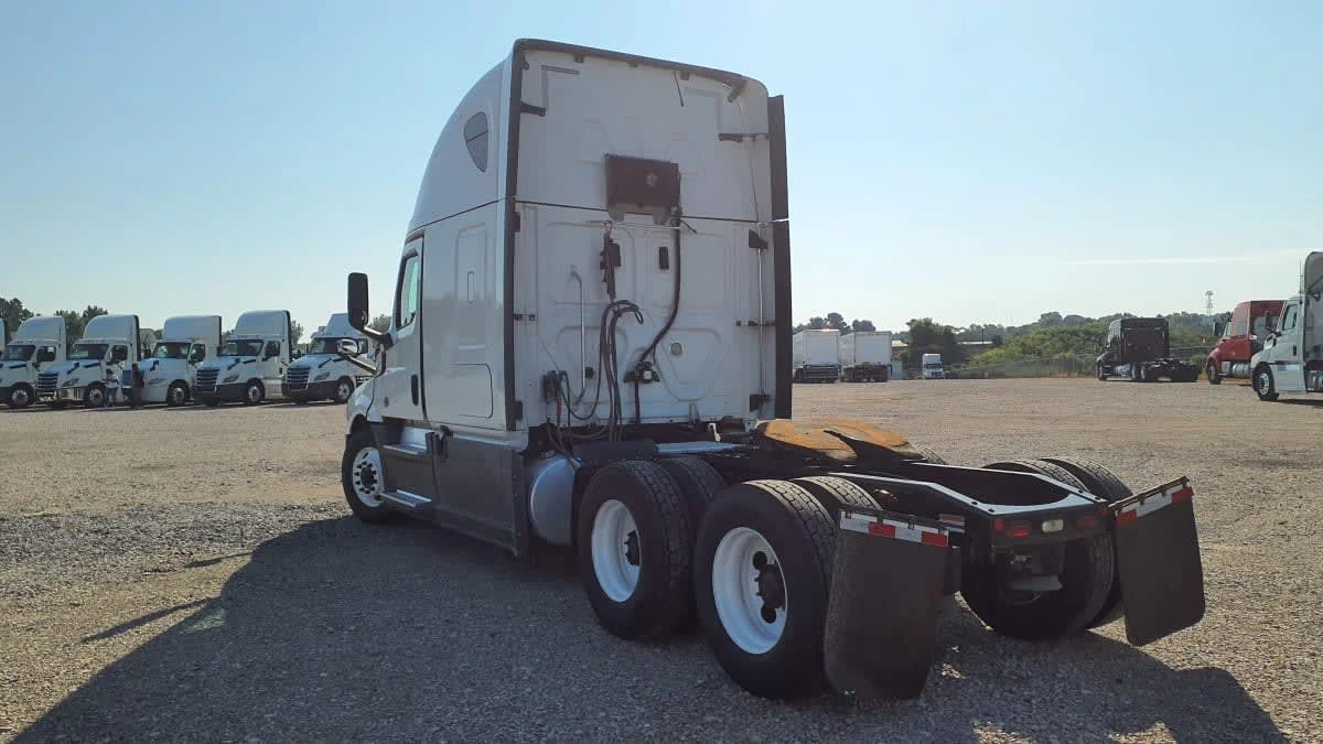2019 Freightliner Cascadia in Birmingham, AL — photo 6