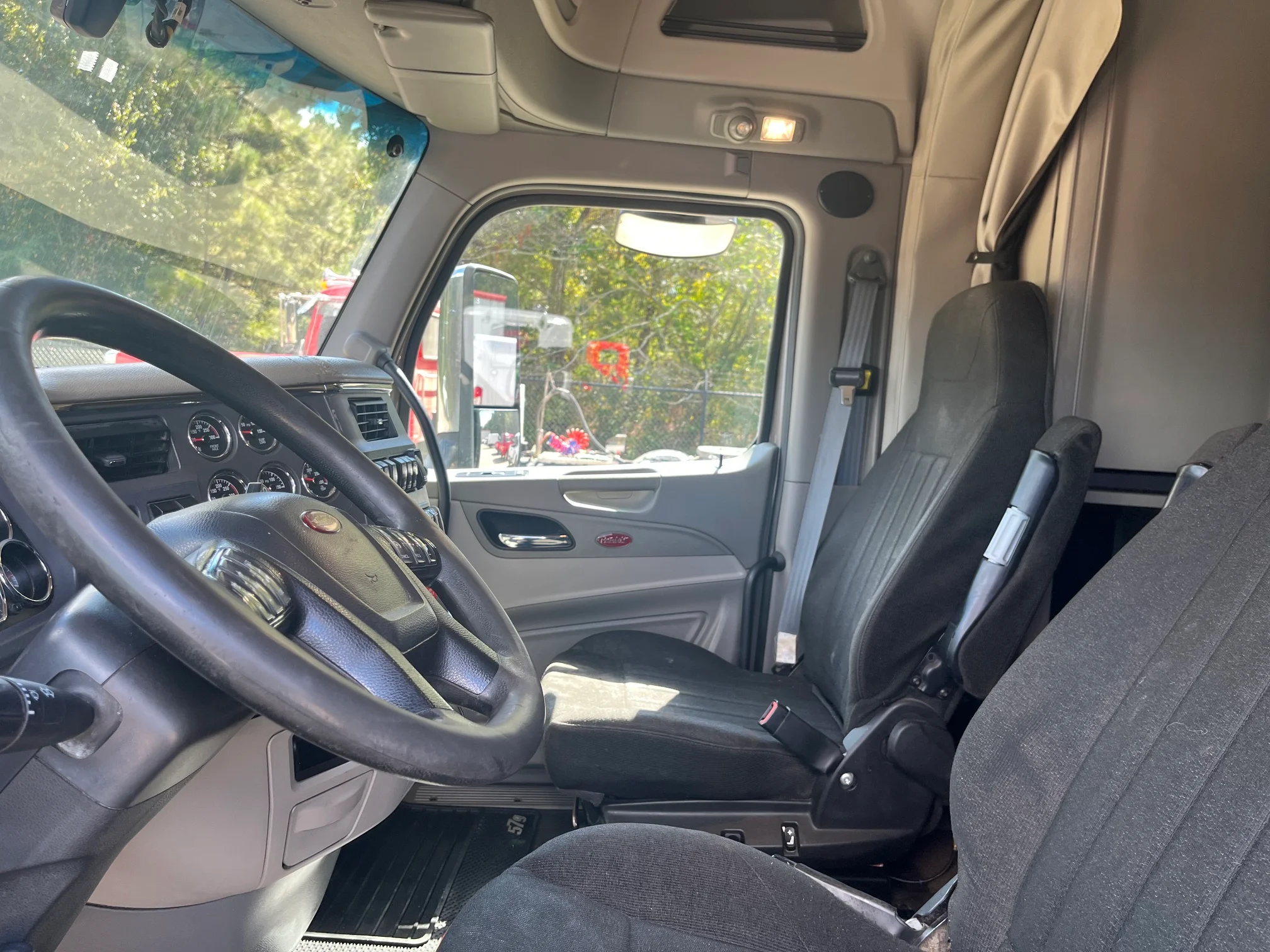 2020 Peterbilt 579 in Hattiesburg, MS — photo 9