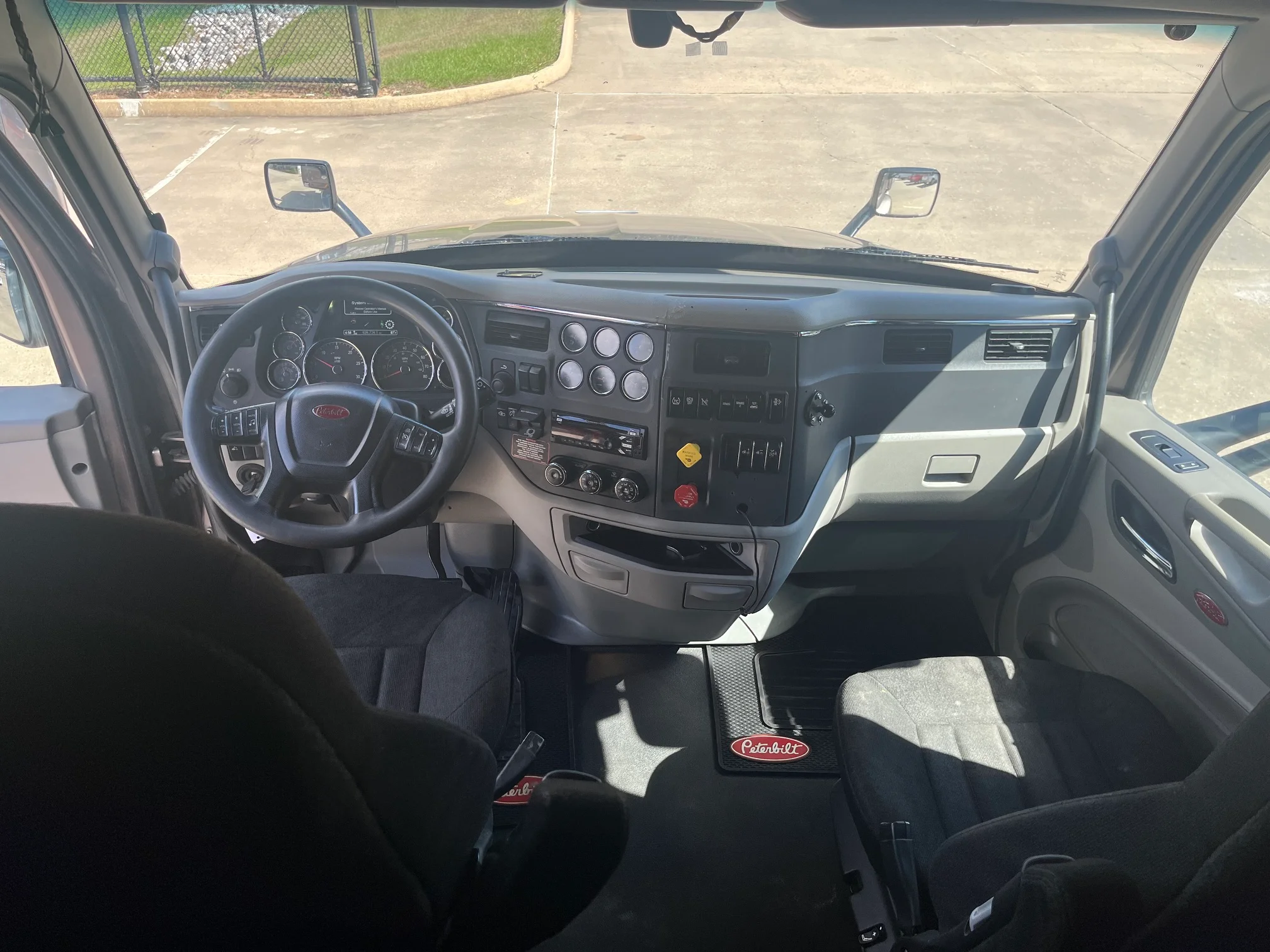 2020 Peterbilt 579 in Hattiesburg, MS — photo 10