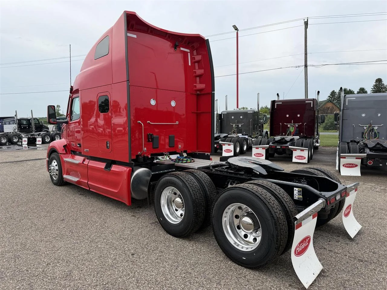 2027 Peterbilt 579 in Eau Claire, WI — photo 2