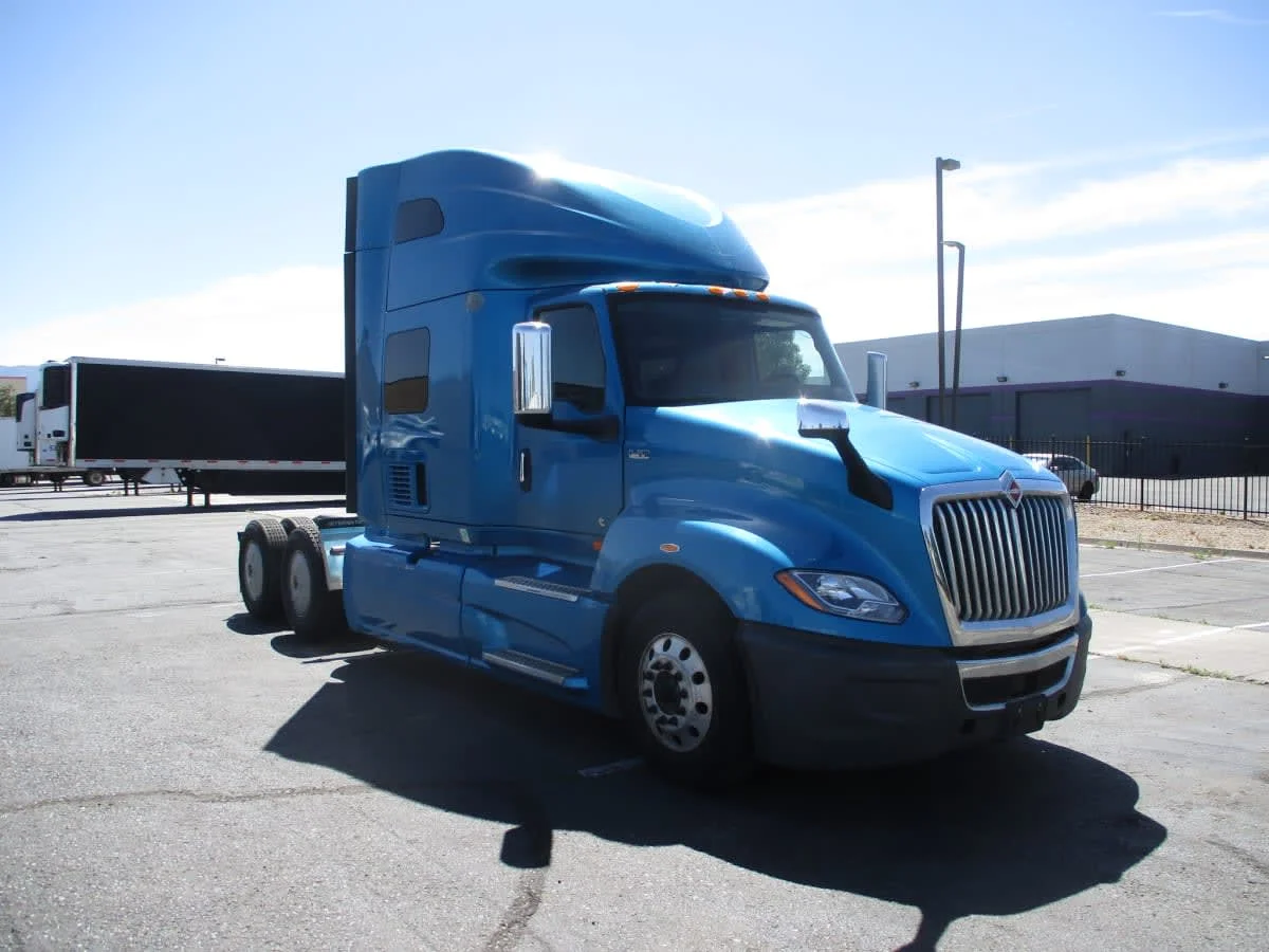 2021 International LT in Commerce City, CO — photo 3