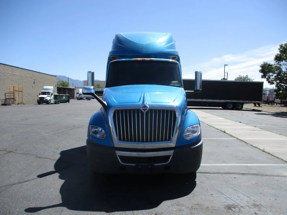 2021 International LT in Commerce City, CO — photo 2