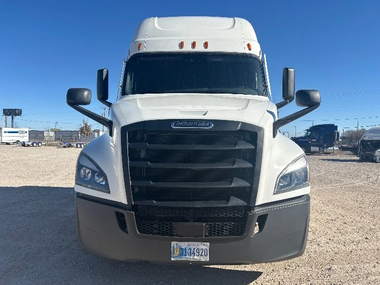 2022 Freightliner Cascadia - image 2