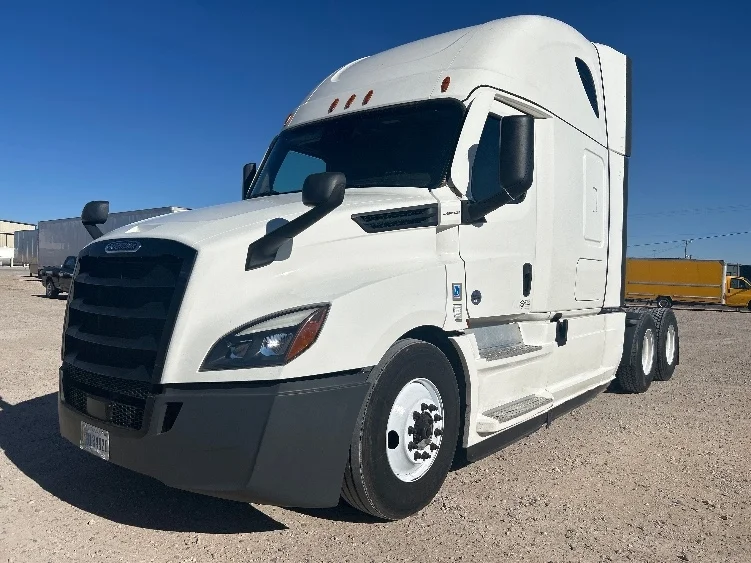 2022 Freightliner Cascadia - image 3
