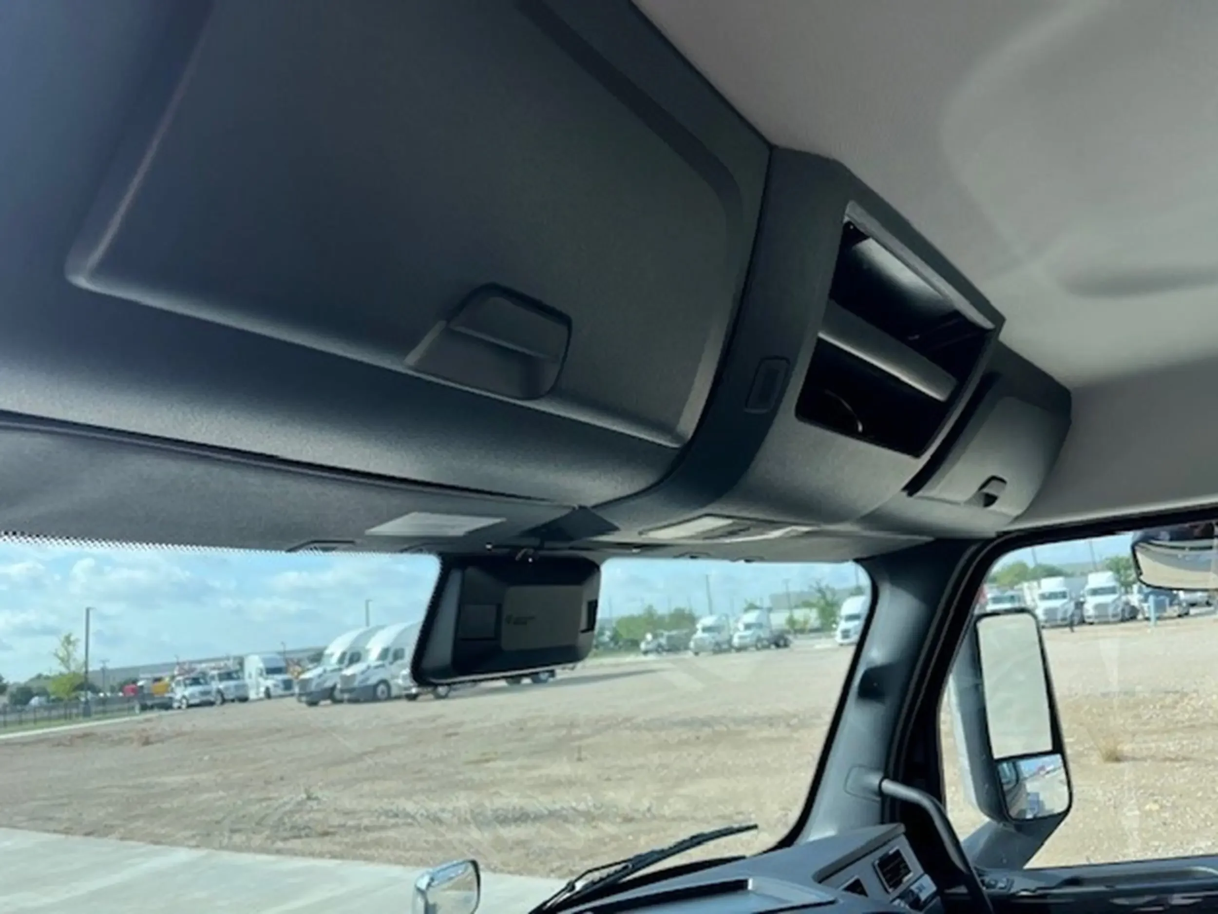 2026 Freightliner Cascadia - image 11