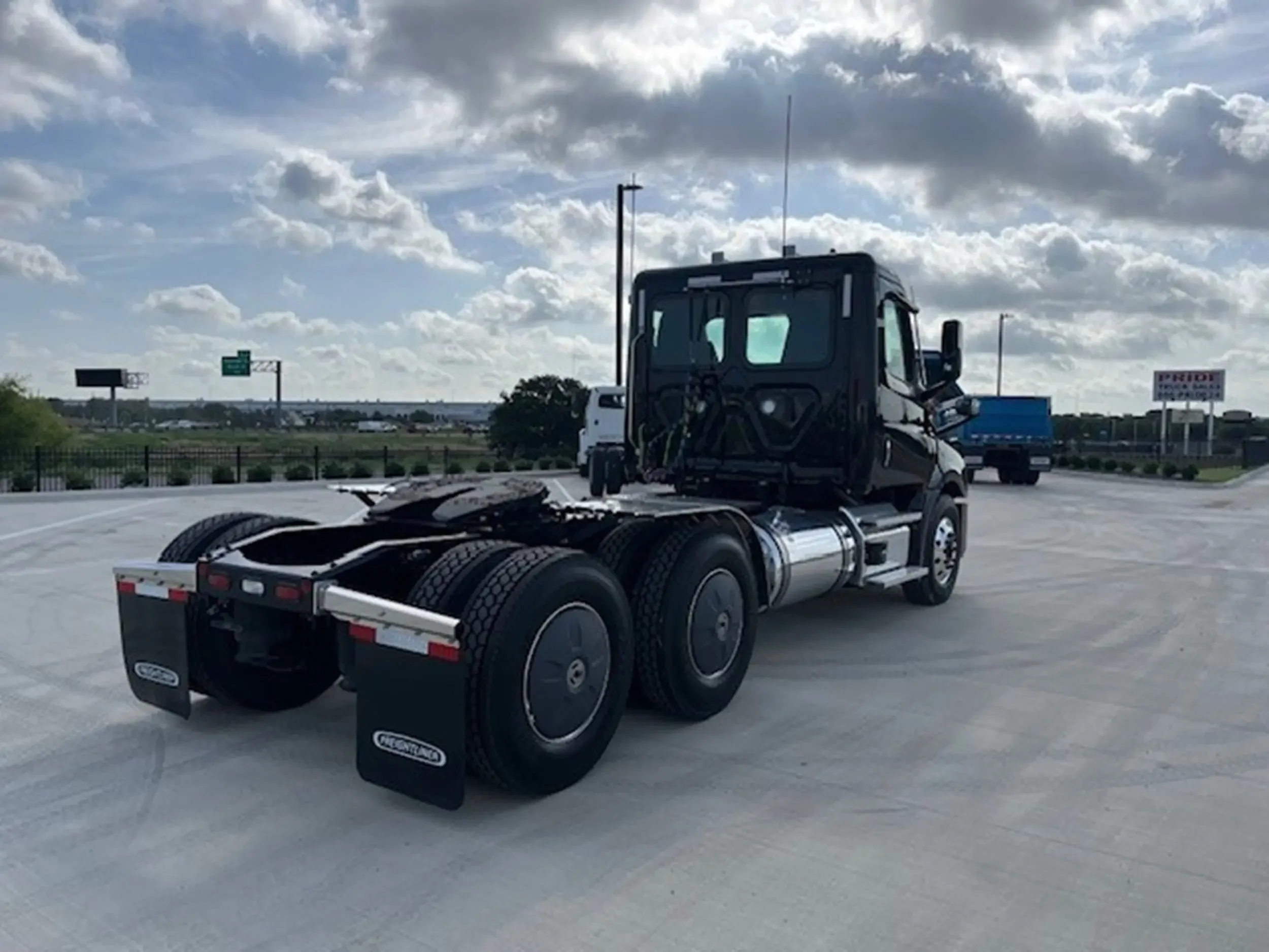 2026 Freightliner Cascadia in Fort Worth, TX — photo 5