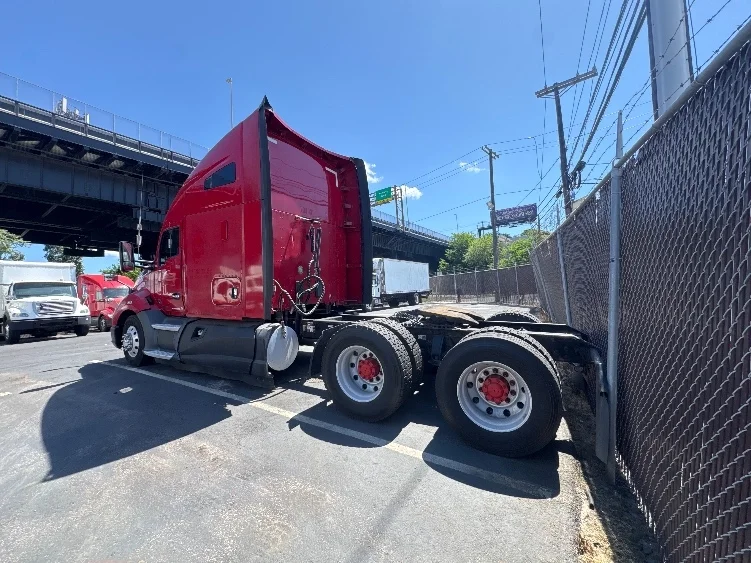2017 Kenworth T680 in North Bergen, NJ — photo 5