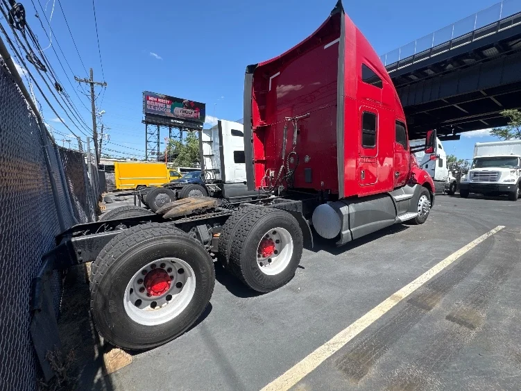 2017 Kenworth T680 in North Bergen, NJ — photo 7