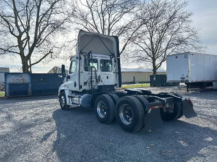 2019 Freightliner Cascadia in Cleona, PA — photo 5