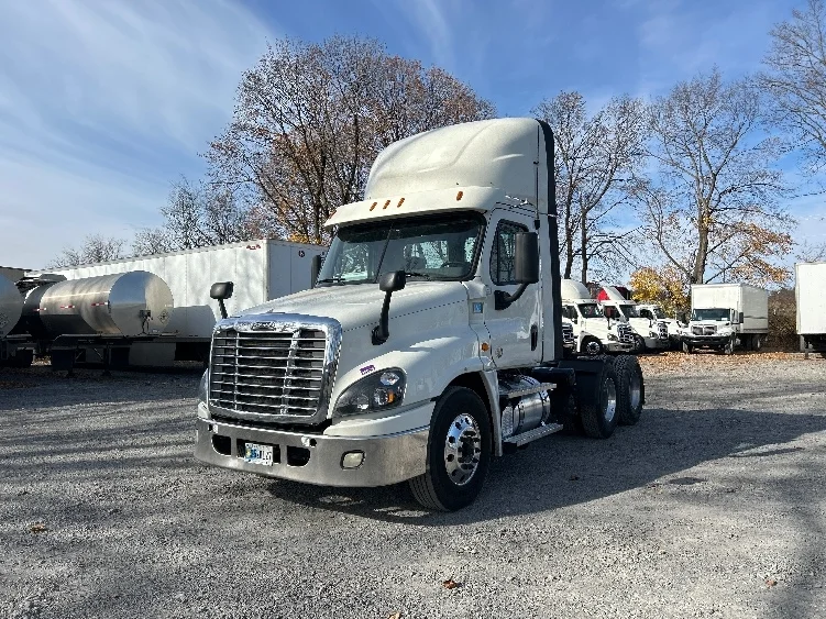 2019 Freightliner Cascadia in Cleona, PA — photo 3
