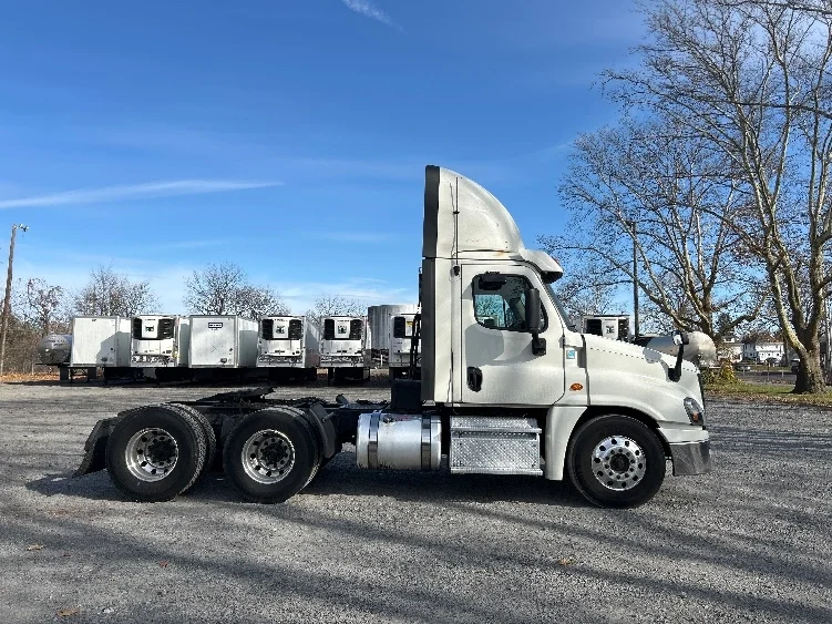 2019 Freightliner Cascadia in Cleona, PA — photo 8
