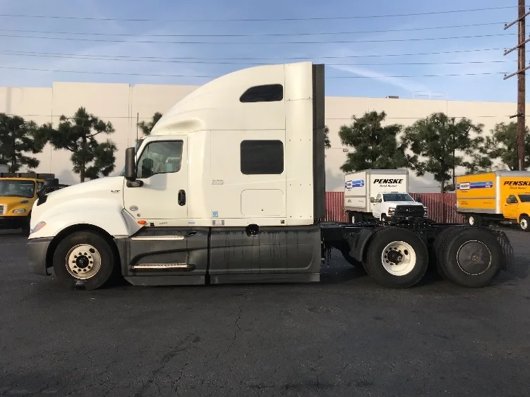 2023 International LT - image 4