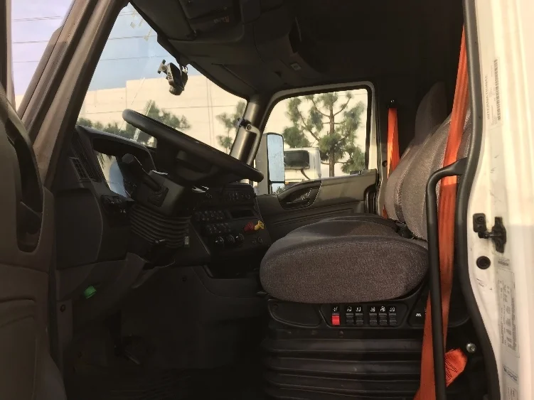 2023 International LT - image 10