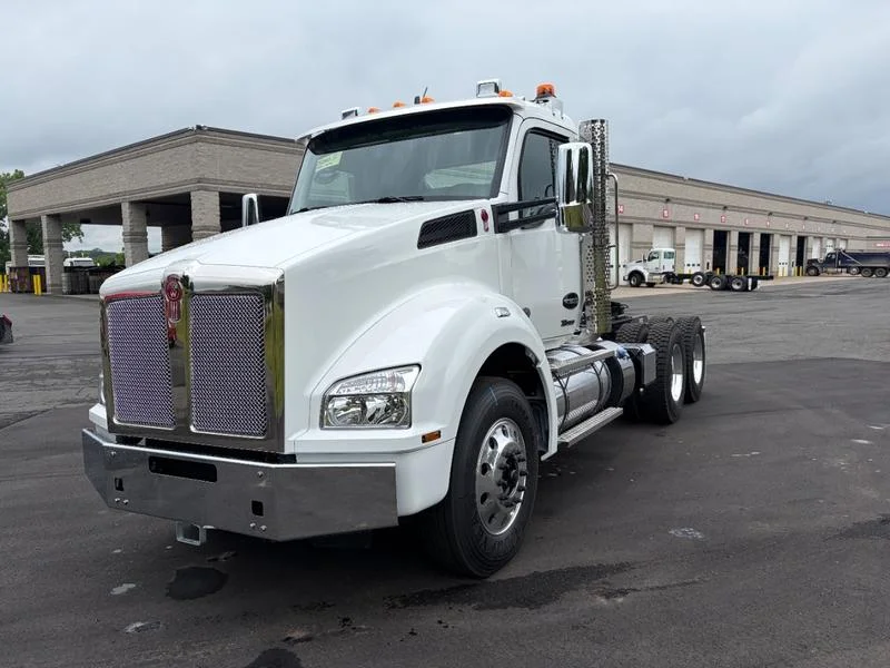 2027 Kenworth T880