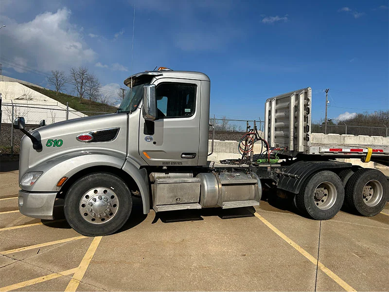 2021 Peterbilt 579 in Broadview Hts, OH — photo 3