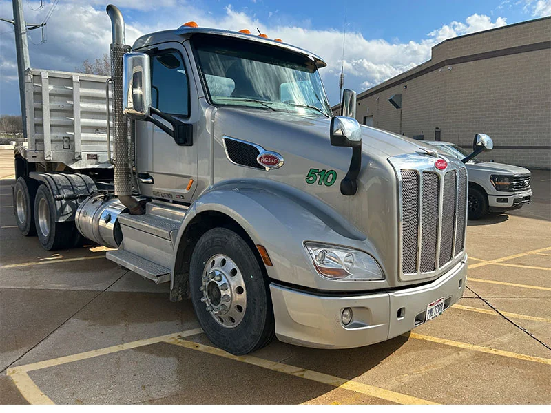 2021 Peterbilt 579 in Broadview Hts, OH — photo 4