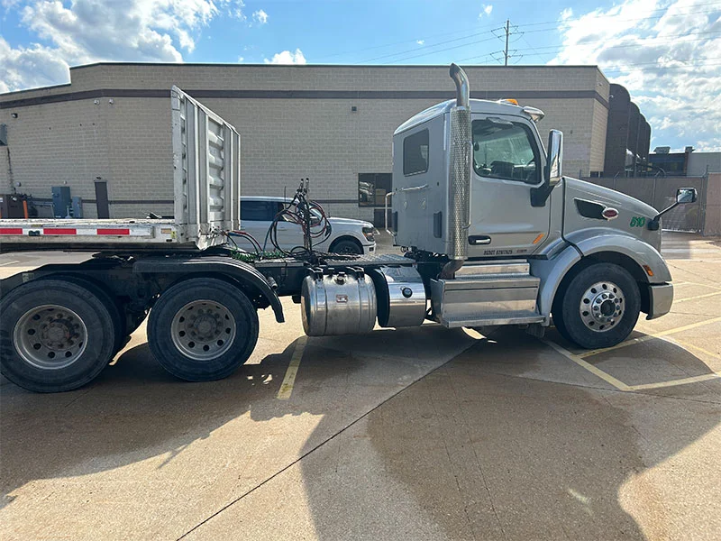 2021 Peterbilt 579 in Broadview Hts, OH — photo 5