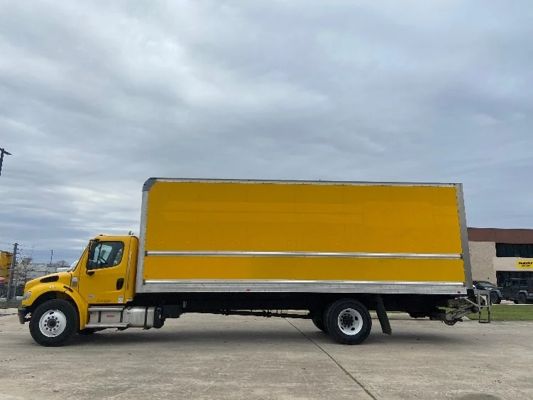 2022 Freightliner M2 106 in San Antonio, TX — photo 4
